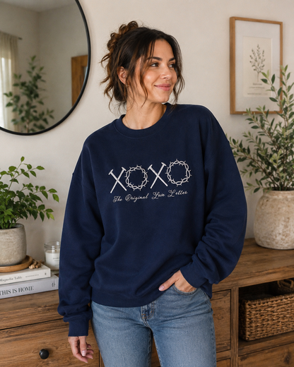 Sudadera cristiana bordada XOXO | Cruz y corona de espinas | Ropa de fe