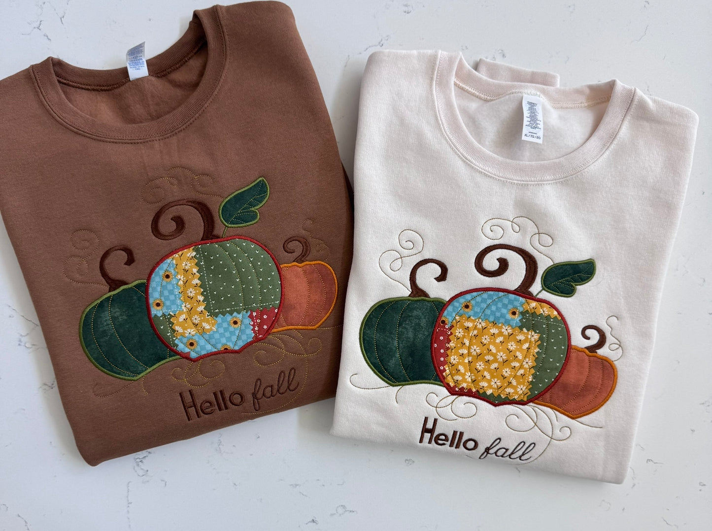 Sudadera bordada de mamá beisbolista | Aplicación Varsity blanca | Nombre personalizado en la manga | Personalizado