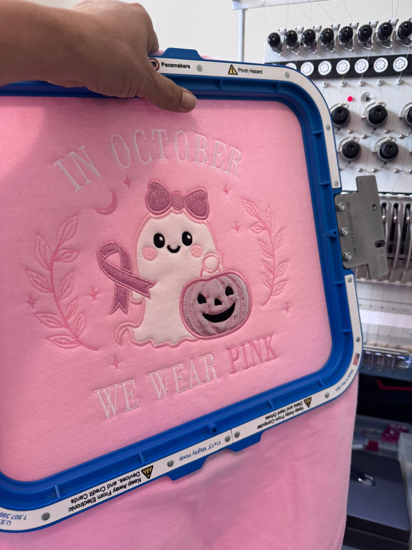 Sudadera bordada de mamá beisbolista | Aplicación Varsity blanca | Nombre personalizado en la manga | Personalizado