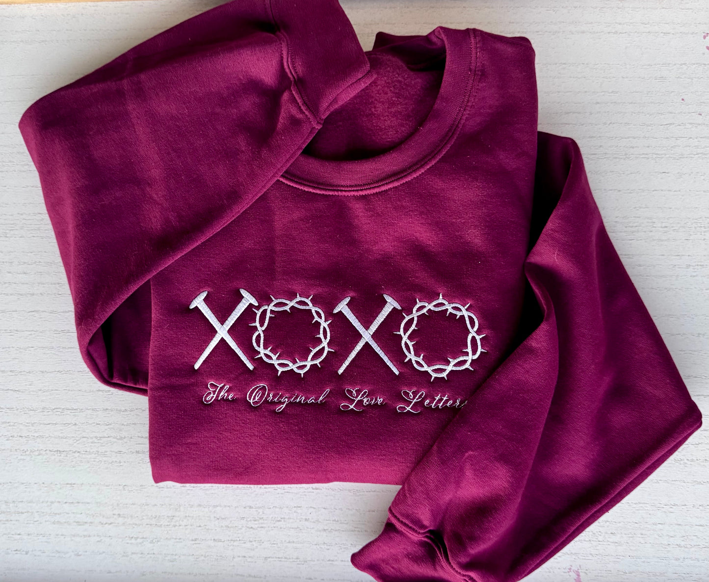 Sudadera cristiana bordada XOXO | Cruz y corona de espinas | Ropa de fe