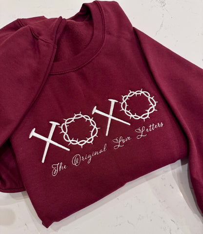 Sudadera cristiana bordada XOXO | Cruz y corona de espinas | Ropa de fe