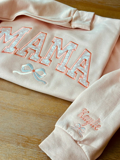 Sudadera bordada personalizada para mamá | Aplique floral de durazno | Manga con nombre personalizado