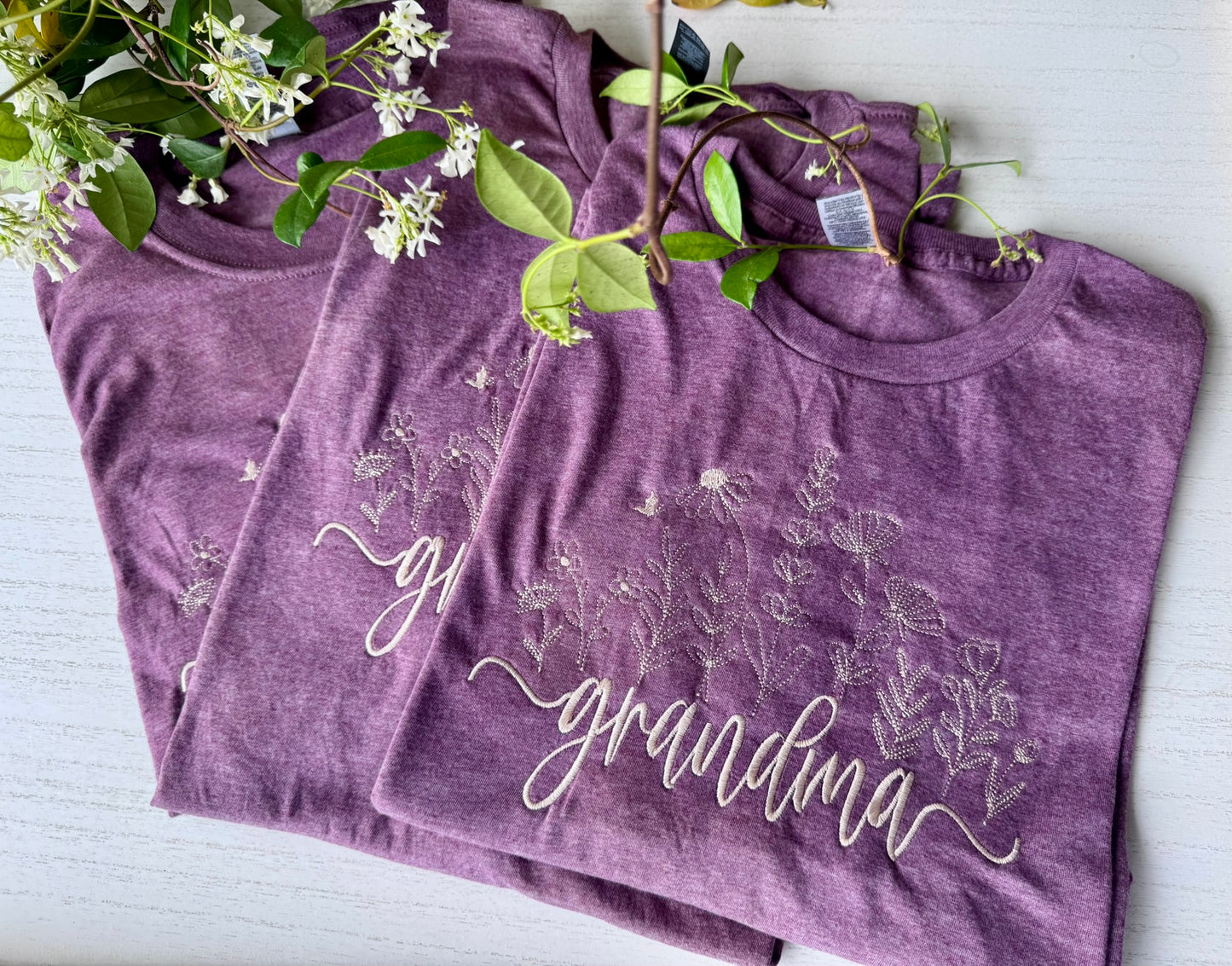 Camiseta personalizada con el título — Camisa bordada para abuela