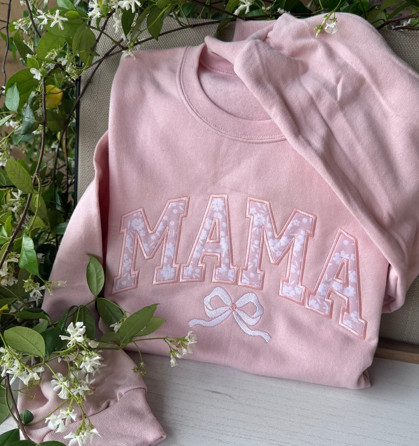 Sudadera bordada personalizada para mamá | Aplique floral de durazno | Manga con nombre personalizado