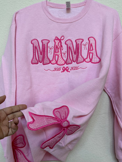 Sudadera bordada de lazo "Mamá" | Nombres personalizados de niños en la manga