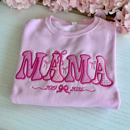 Sudadera bordada de lazo "Mamá" | Nombres personalizados de niños en la manga