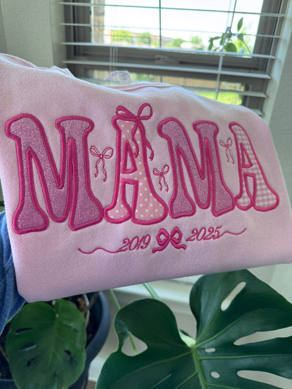 Sudadera bordada de lazo "Mamá" | Nombres personalizados de niños en la manga