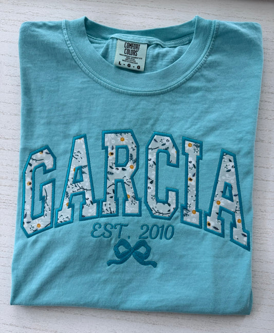 Camiseta bordada con nombre personalizado | Tu nombre, apellido o equipo | Comfort Colors