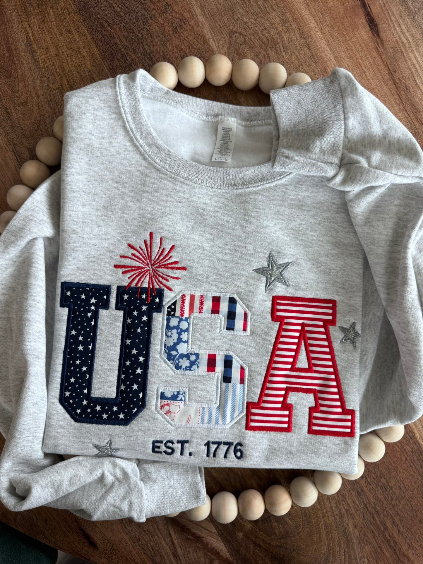Sudadera bordada USA Est. 1776 | Cuello redondo patriótico con apliques florales | 4 de Julio