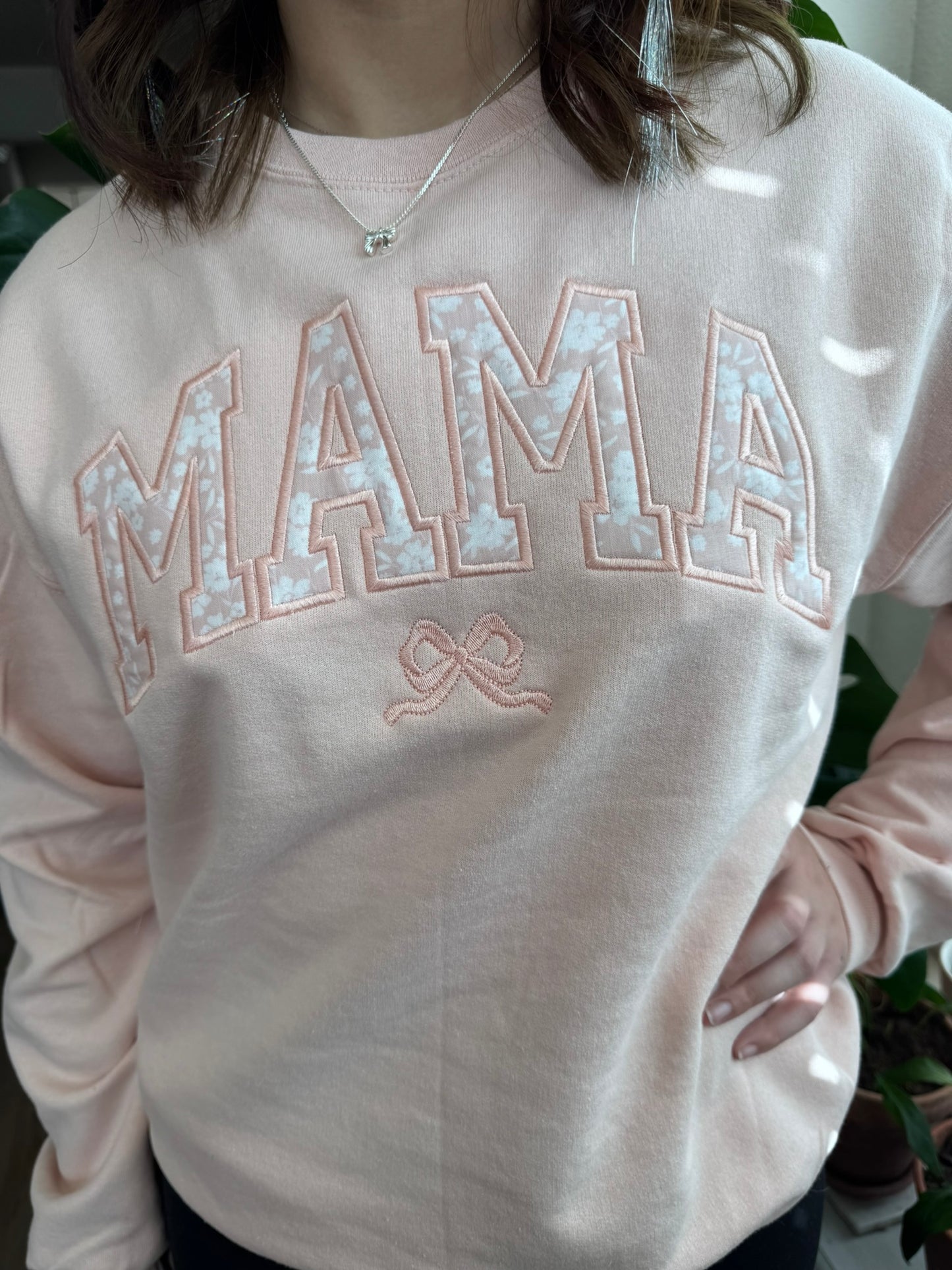 Personalized Mama Embroidered Sweatshirt – Custom Name Sleeve Floral Appliqué
