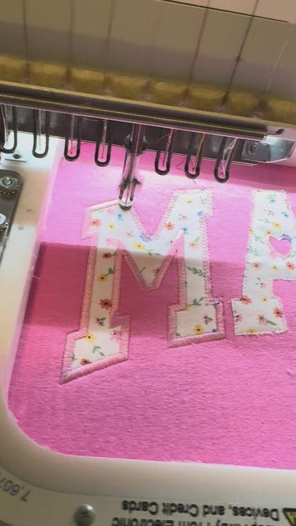 Camiseta de mamá bordada con flores personalizada | Nombre personalizado | Mamá, Nana, Abuela