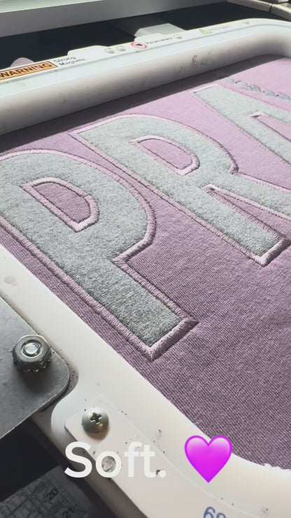 Camiseta bordada "PRAY" | Camisa de fe con apliques | Ora sin cesar | Regalo cristiano | Comfort Colors